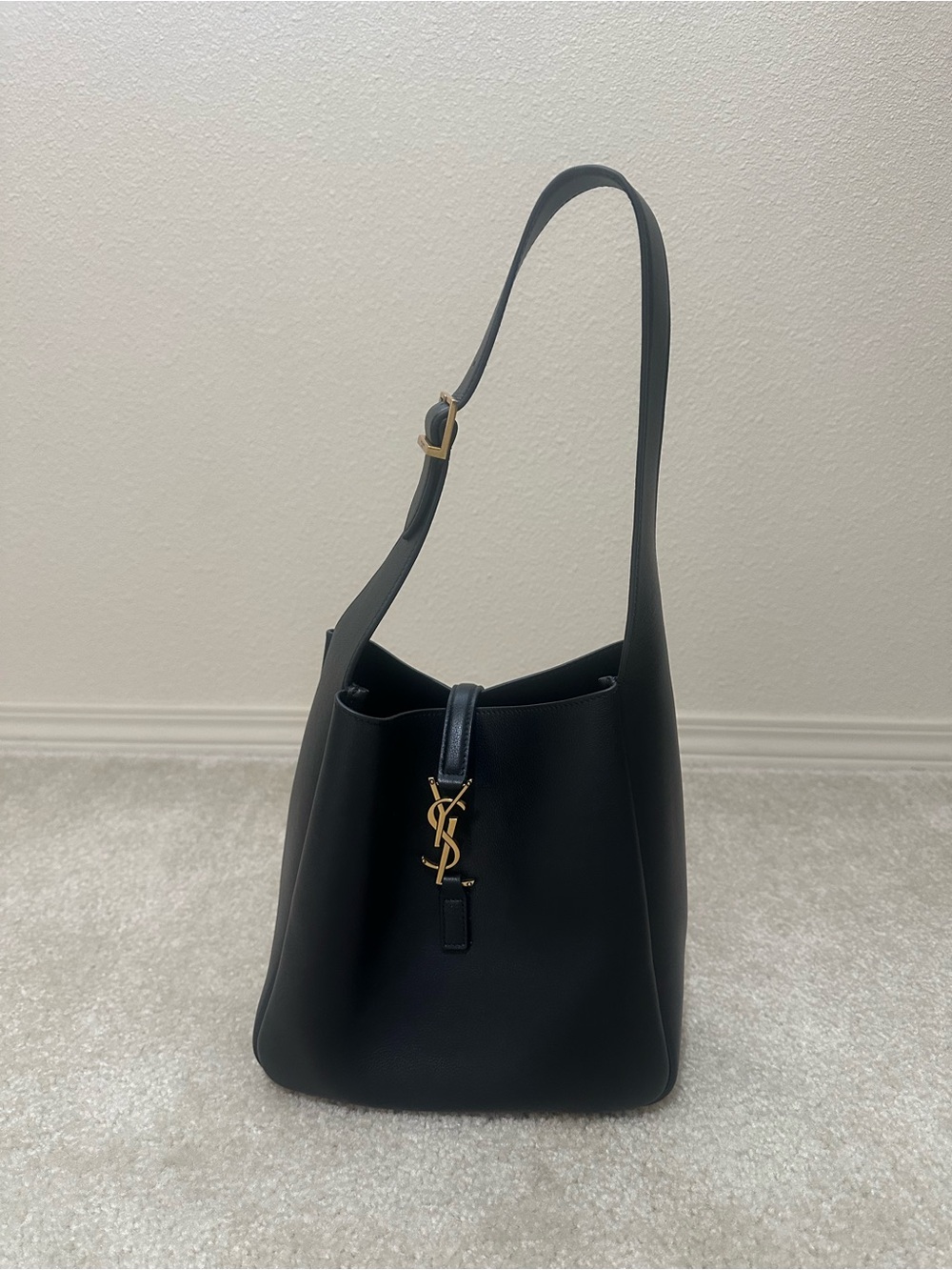 YSL Black Leather shoulder Bag with Gold Hardware